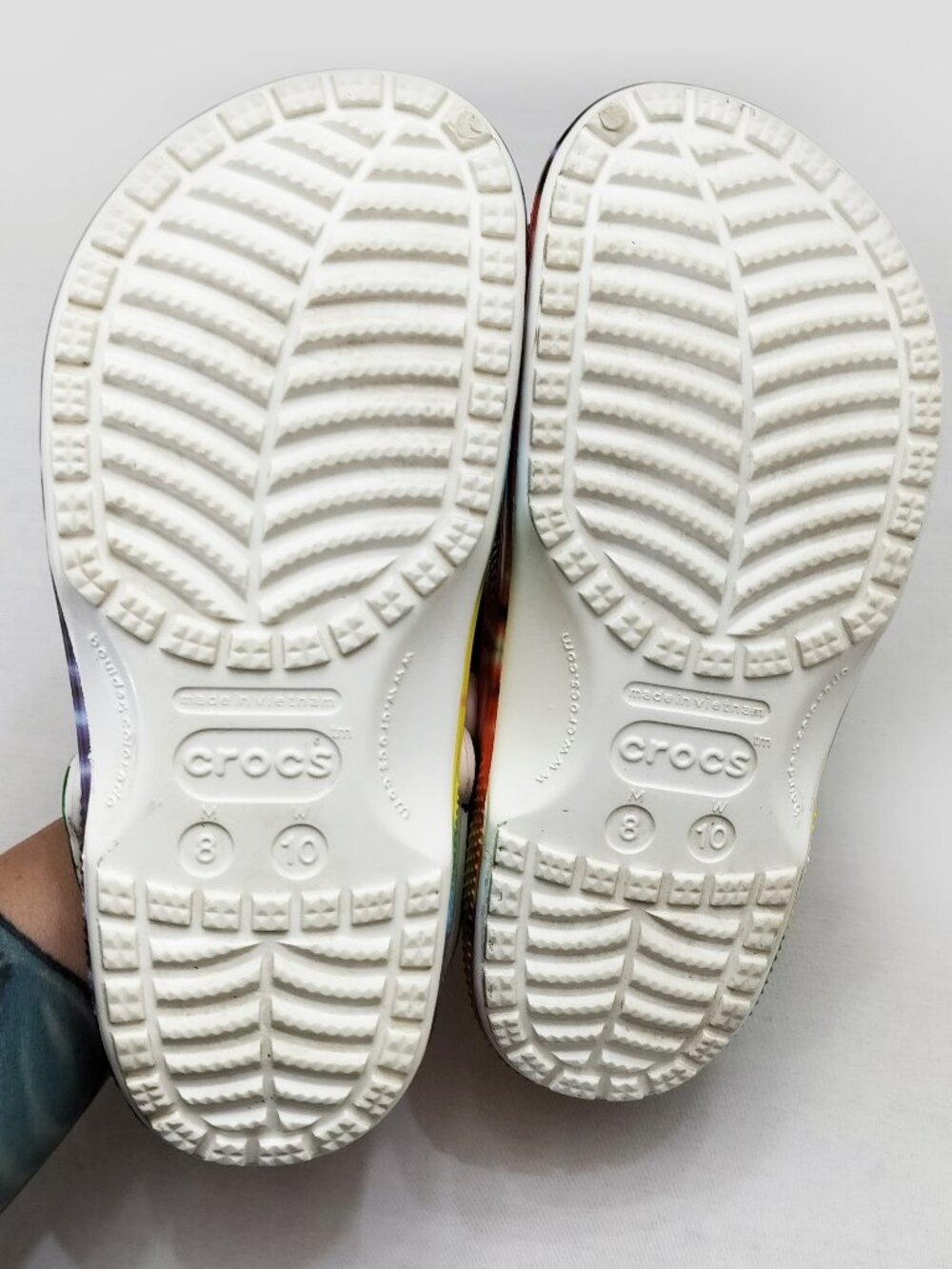 CROCS Baya Classic Rainbow Tie-Dye Clogs Graphic Unisex Water Shoes M/8 - W/10 - Picture 7 of 9